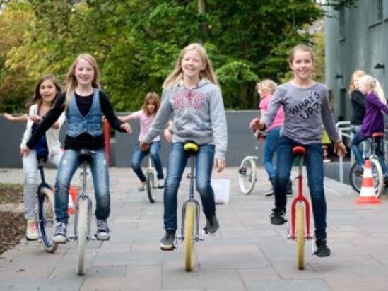 Einradfahrerinnen