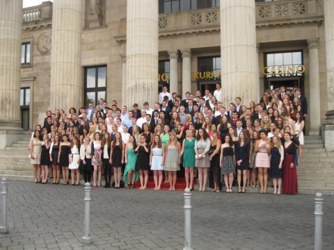 Abitur 2014: Gruppenbild vo Kurhaus