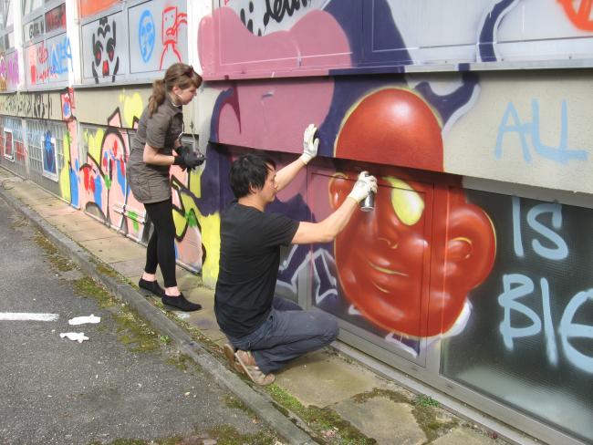 Graffitiworkshop: Trine und Daniel zeigen wie´s geht