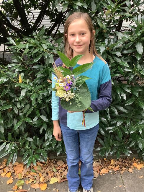 Garten-AG bindet Blumensträuße