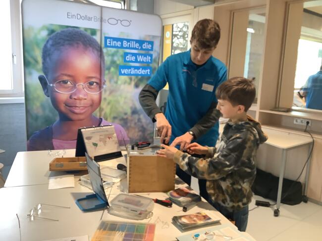 Schulvortrag mit der EinDollarBrille
