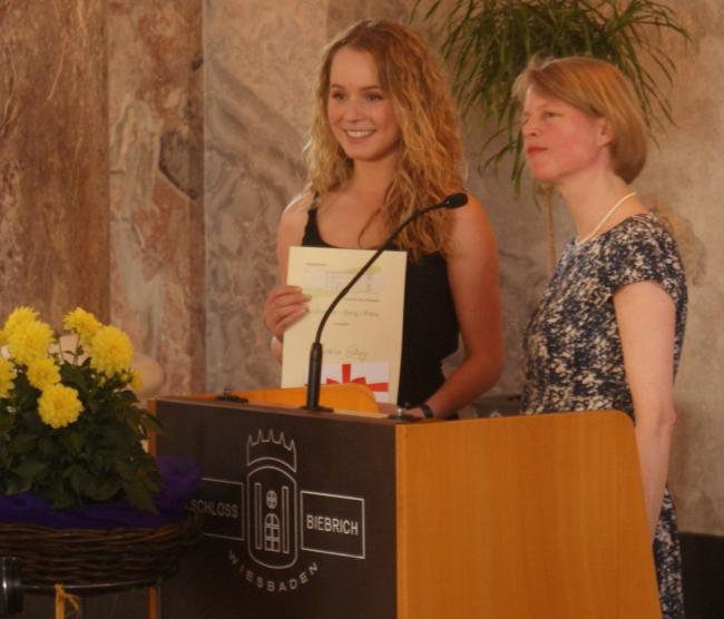 Abiturfeier 2015: Auszeichnung mit dem Mosbacher Berg Preis für Jessica Güney