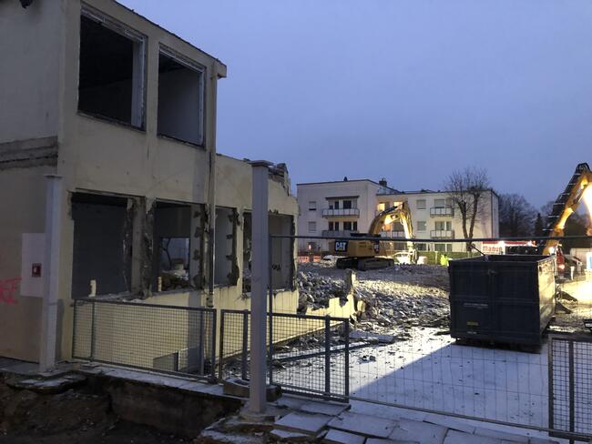 V-Bau: Abrissarbeiten