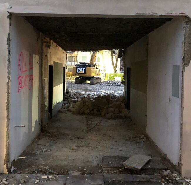 V-Bau: Abrissarbeiten