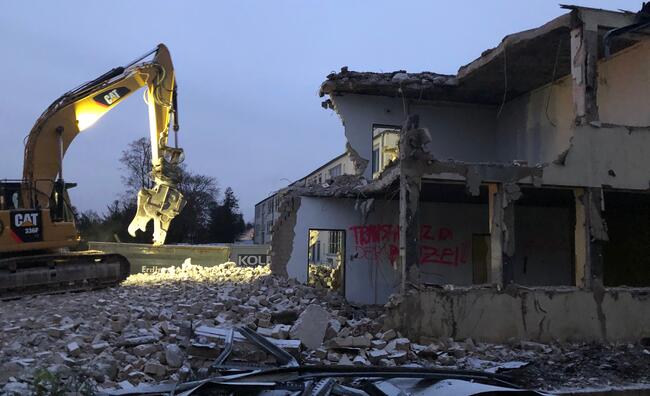 V-Bau: Abrissarbeiten