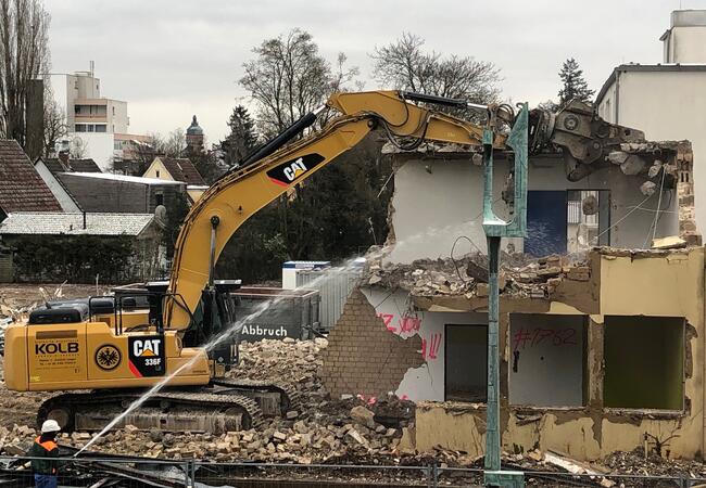 V-Bau: Abrissarbeiten