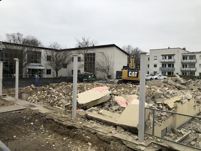 V-Bau: Abrissarbeiten