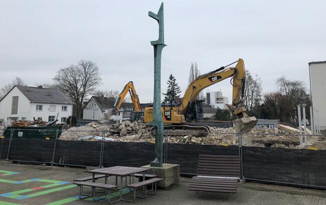 V-Bau: Abrissarbeiten