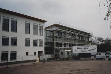 Neubau großer Schulhof_2000