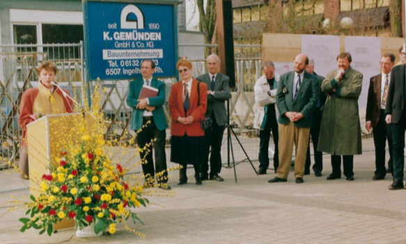 Spatenstich Neubau Musenbau 11.3.1994_Frau Angelika Thiels Ortsbeiratsvorsitzende Süd-Ost